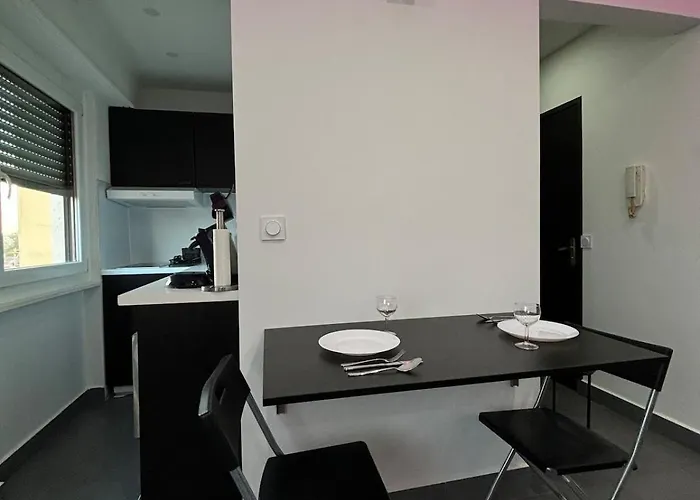 Moonpink - Basel - Airport - Highquality *